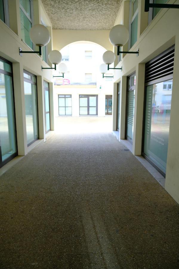Calypso- Grand T3 70 M2 - Arrivee Autonome - Parking Prive Gratuit Appartement Melun Buitenkant foto